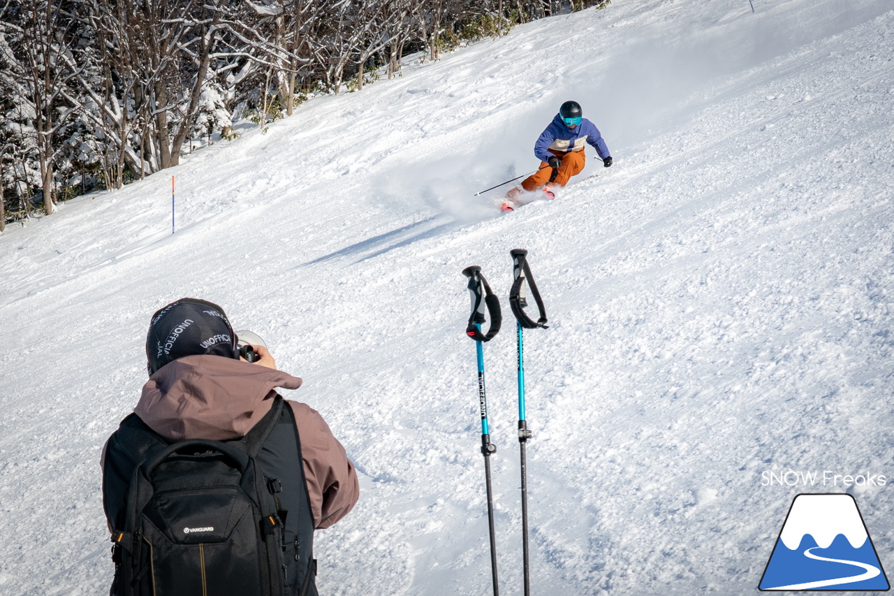 カムイスキーリンクス｜この上ないほど澄んだ青空と極上のパウダースノー。やっぱり『カムイ』は外れない！